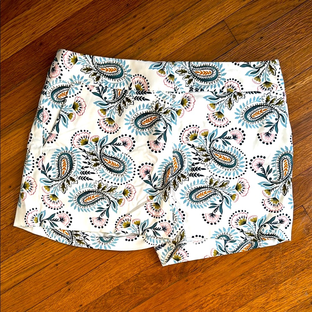 Ann Taylor LOFT Floral/Paisley Print Women's Shorts (size 4)